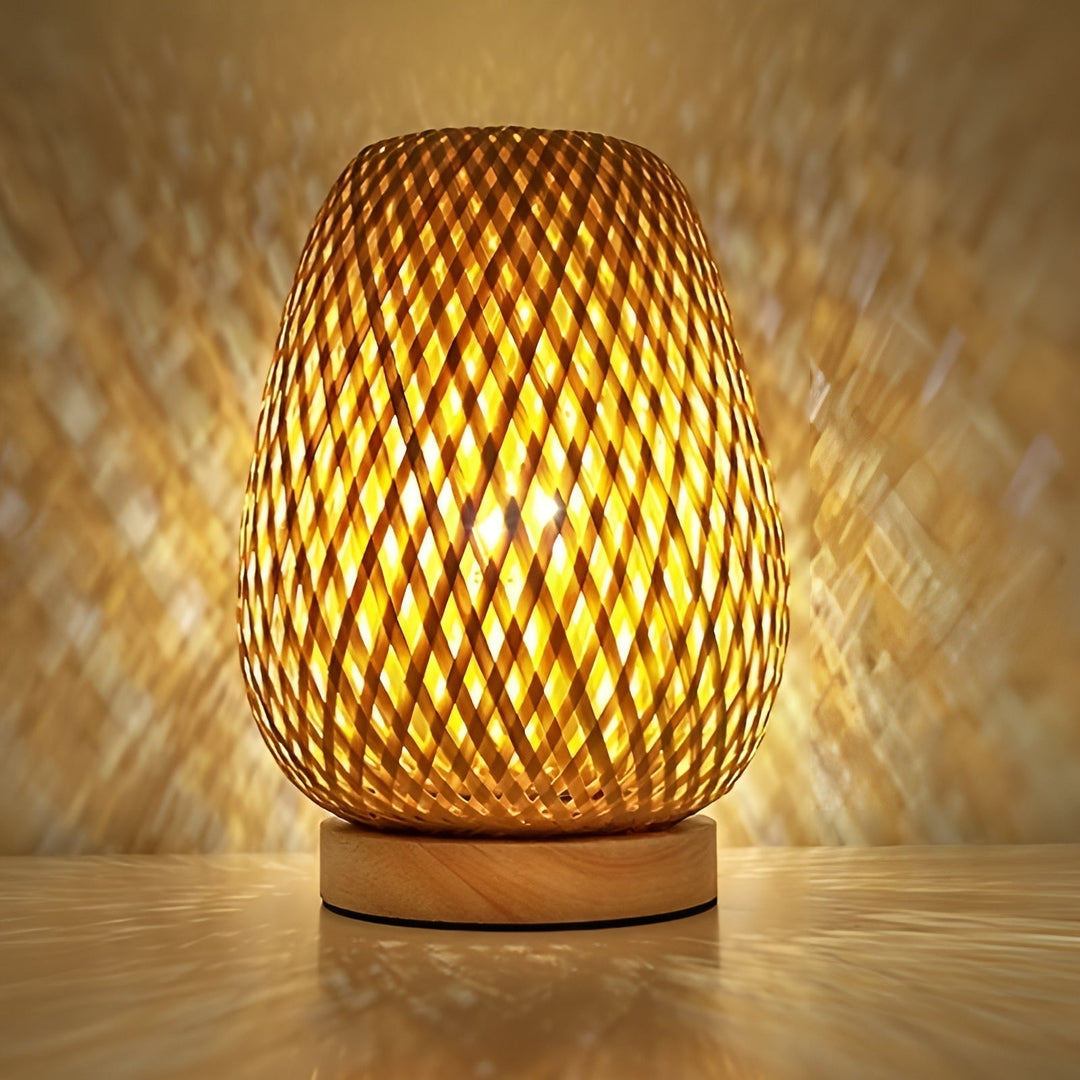 BowLift | Bamboo Table Lamp with USB Power Supply – Sustainable and Energy-Saving Design