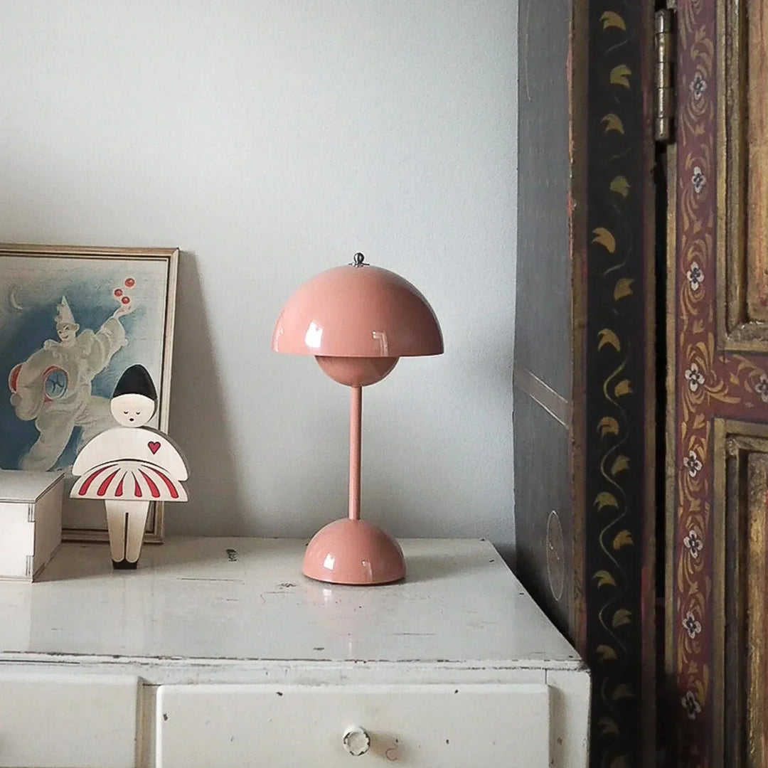 BowLift | Modern Table Lamp - Simple and Minimalistic