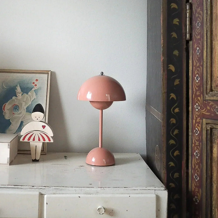 BowLift | Modern Table Lamp - Simple and Minimalistic