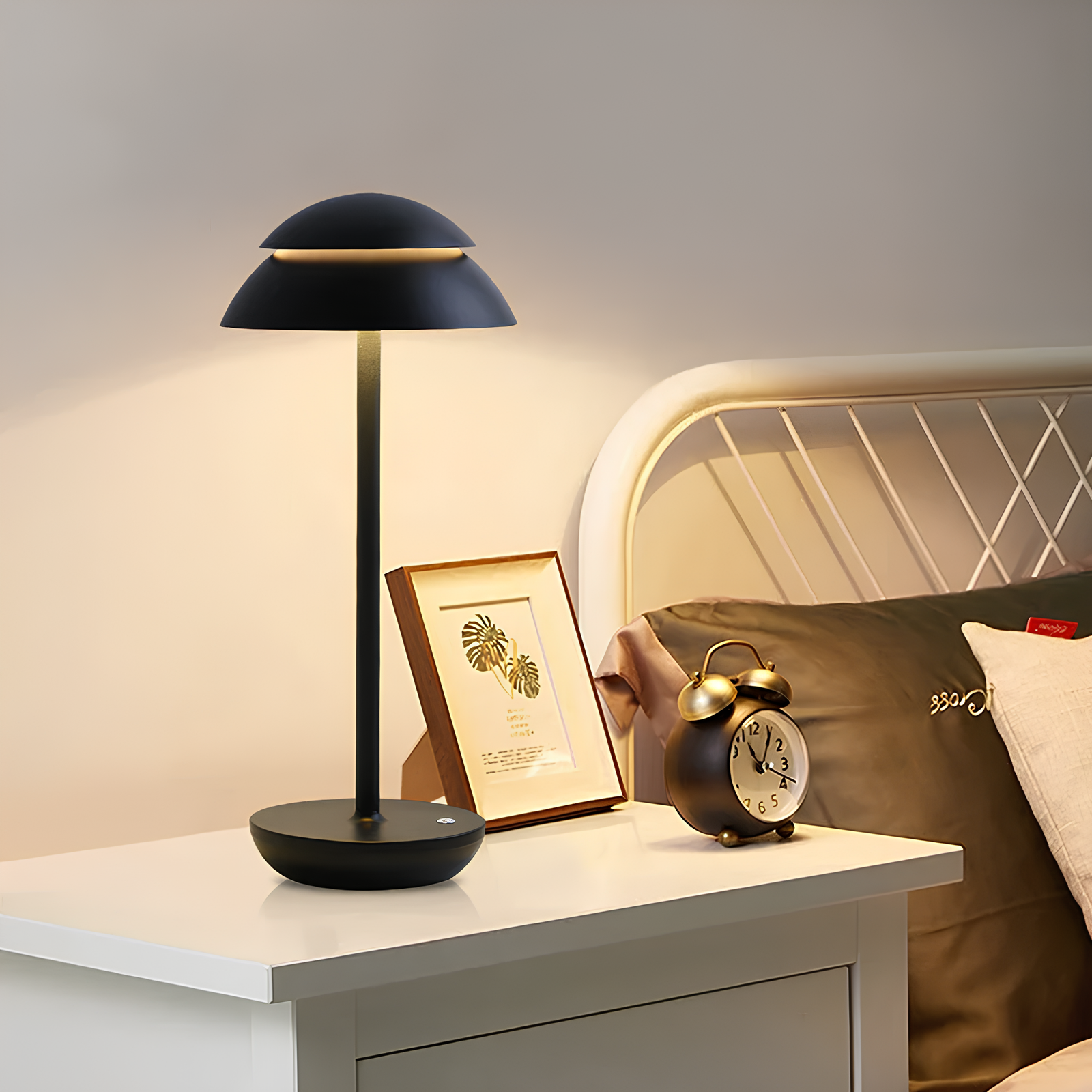 BowLift | Modern Metal Table Lamp