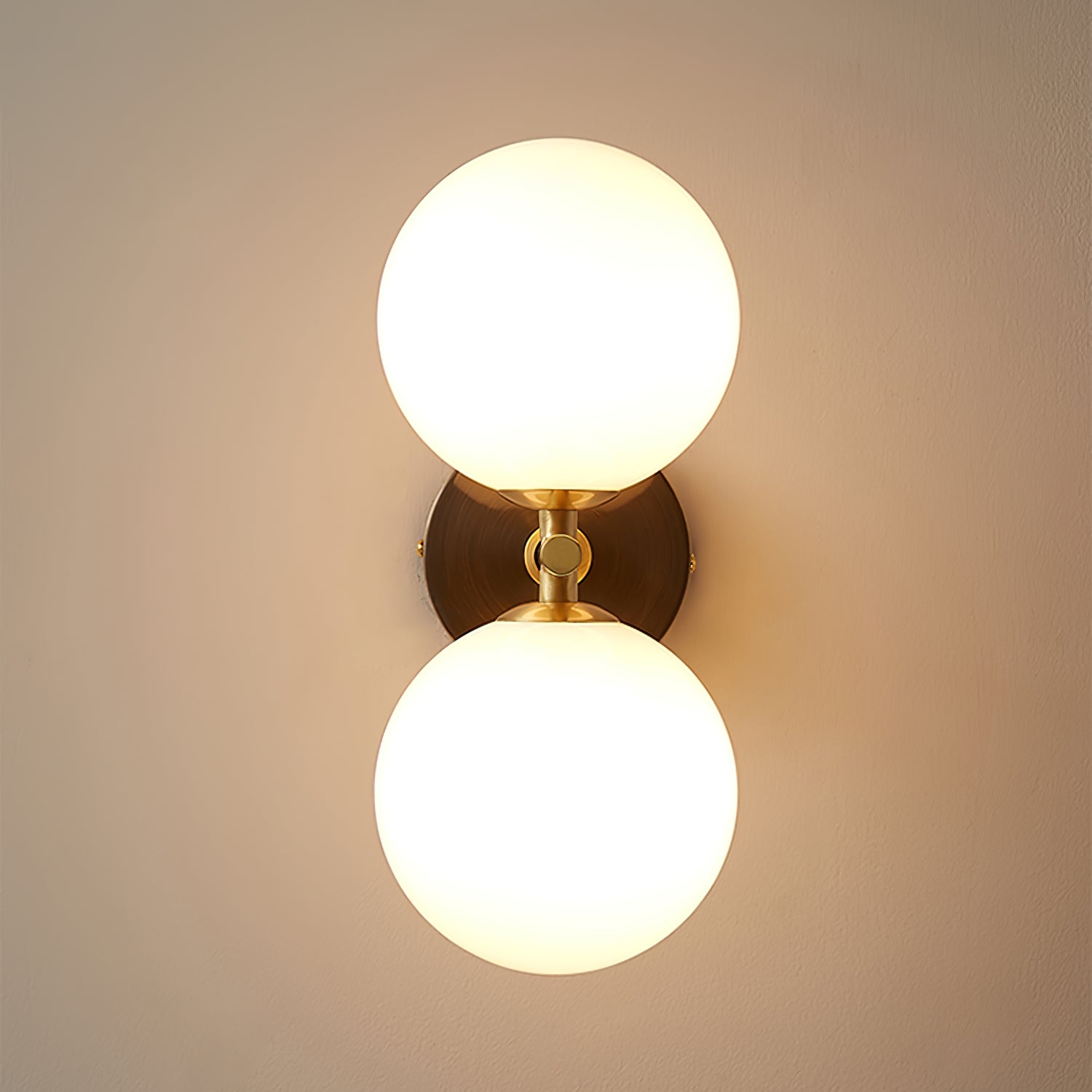 BowLift | GlobalGlow – Gold Wall Lamp with Global Inspiration