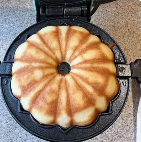 BowLift | Mini Bundt Cake Maker for Quick Treats with Non-Stick Coating