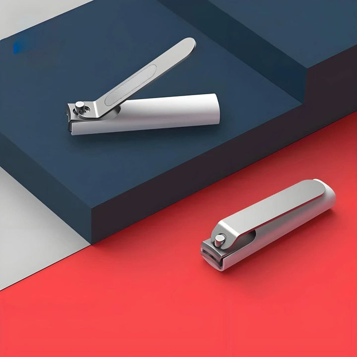 BowLift | Nail Clipper with Splash Guard and Integrated File