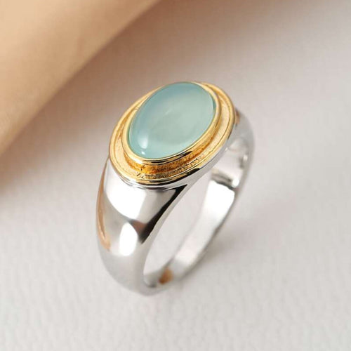 Elegant Vintage Ring with Sparkling Green Stone - Lyanna Bowlift