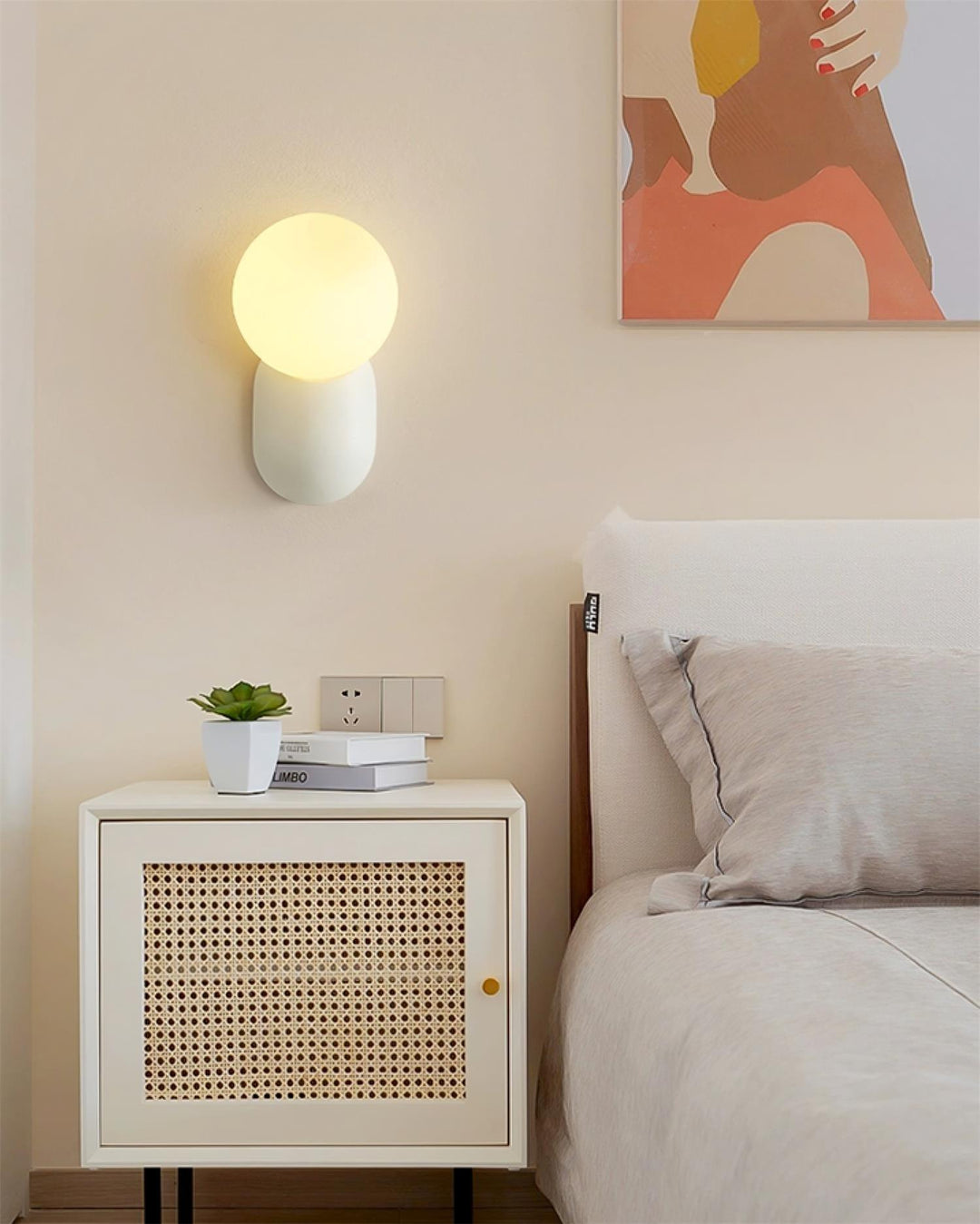 BowLift | ChicGlow Resin Wall Lamp – Elegance and Energy Efficiency in One