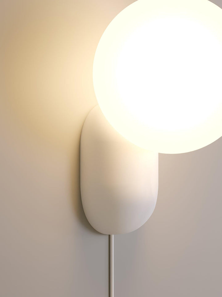 BowLift | ChicGlow Resin Wall Lamp – Elegance and Energy Efficiency in One