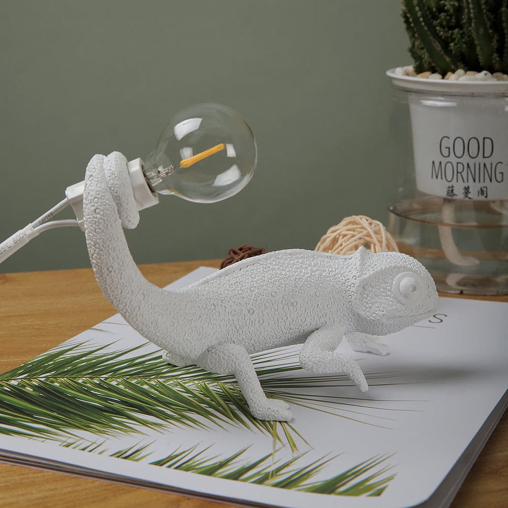 BowLift | CamouGlow – Resin Table Lamp with Charming Chameleon Detail
