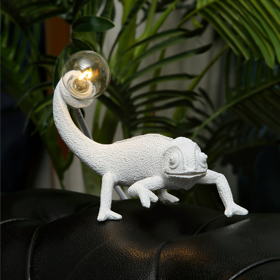 BowLift | CamouGlow – Resin Table Lamp with Charming Chameleon Detail