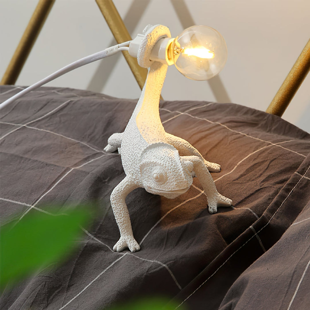 BowLift | CamouGlow – Resin Table Lamp with Charming Chameleon Detail