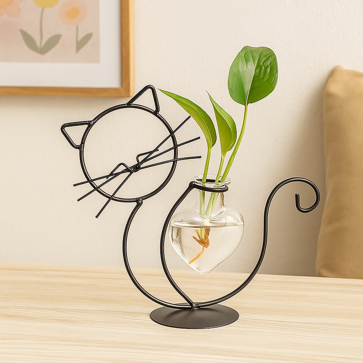 Heart-shaped glass planter box with cat-inspired holder Bowlift