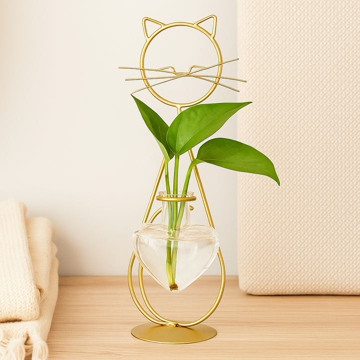 Heart-shaped glass planter box with cat-inspired holder Bowlift