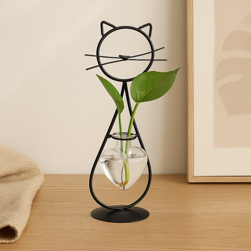 Heart-shaped glass planter box with cat-inspired holder Bowlift