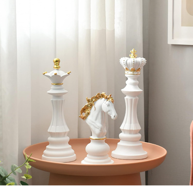 BowLift | Black and Gold Decorative Chess Pieces Set