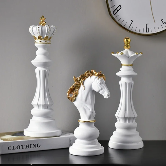 BowLift | Black and Gold Decorative Chess Pieces Set