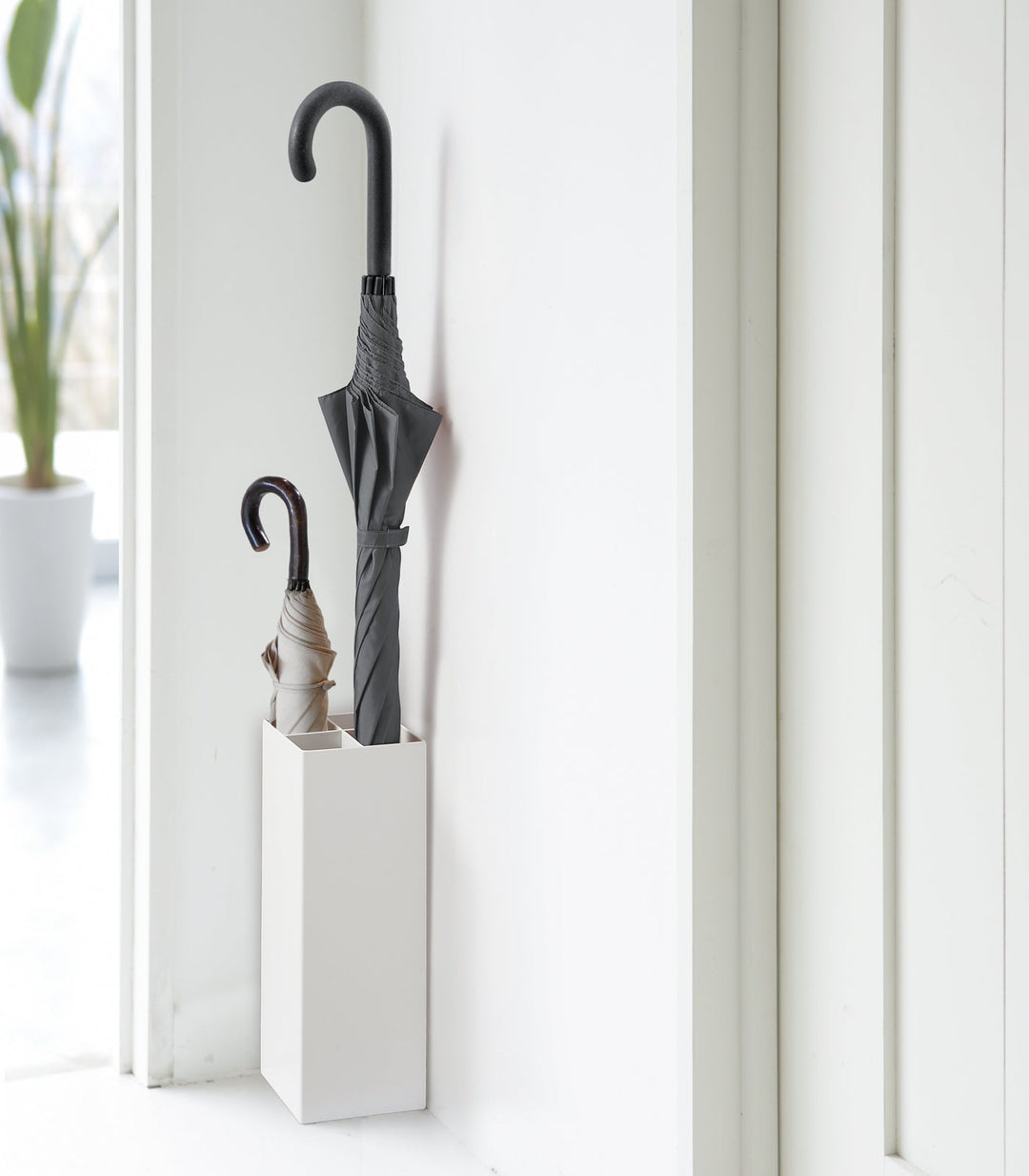 BowLift | RainGuard Compact Umbrella Stand made of Steel | Modern Design | Space-Saving | Integrated Drip Tray
