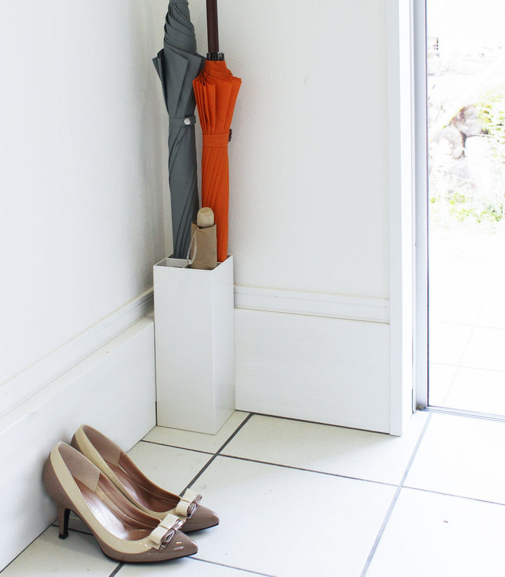 BowLift | DryKeep – Narrow Steel Umbrella Stand with Drop Collection and Non-Slip Base