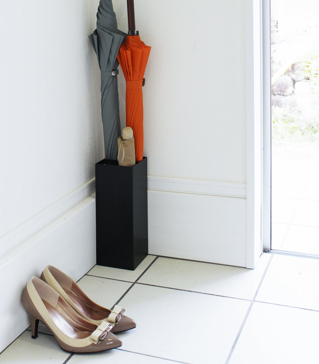 BowLift | DryKeep – Narrow Steel Umbrella Stand with Drop Collection and Non-Slip Base