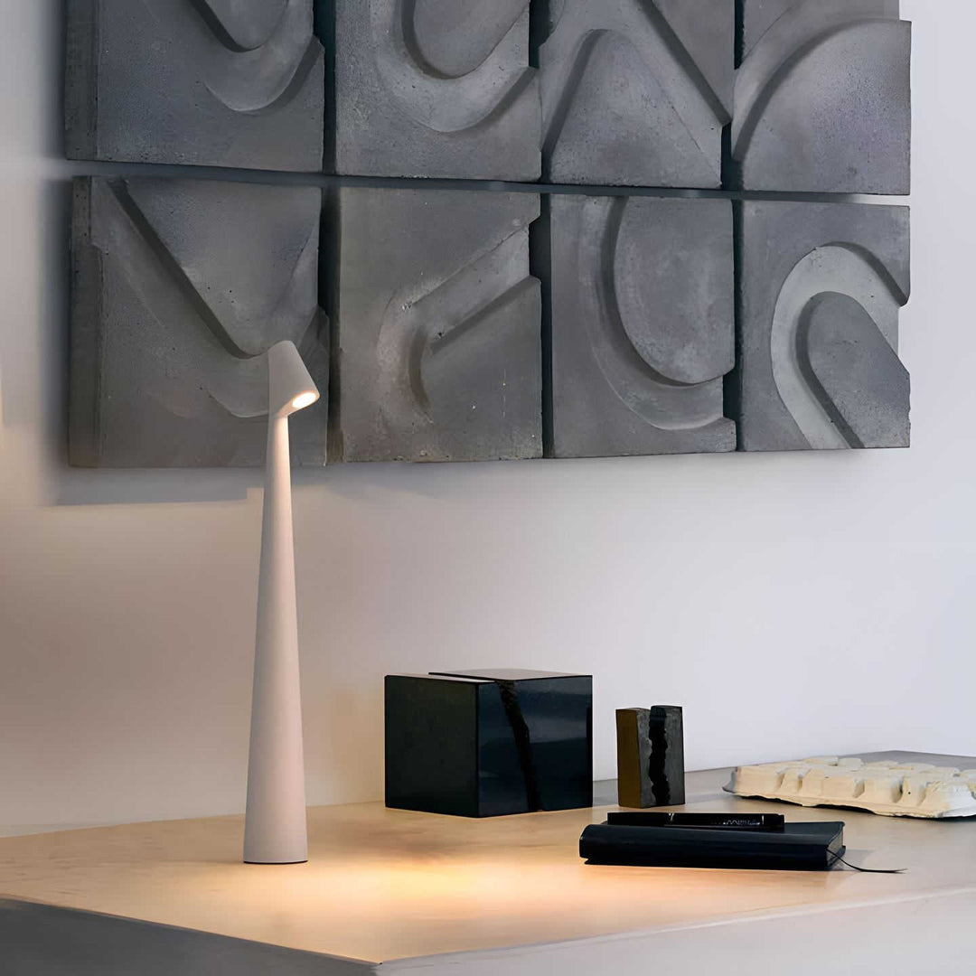 LunaSlim – Elegant Wireless Table Lamp with Adjustable Lighting Bowlift