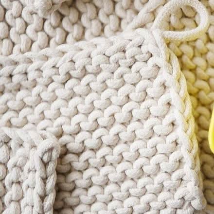 BowLift | KNOTCRAFT - Crocheted Pot Holder