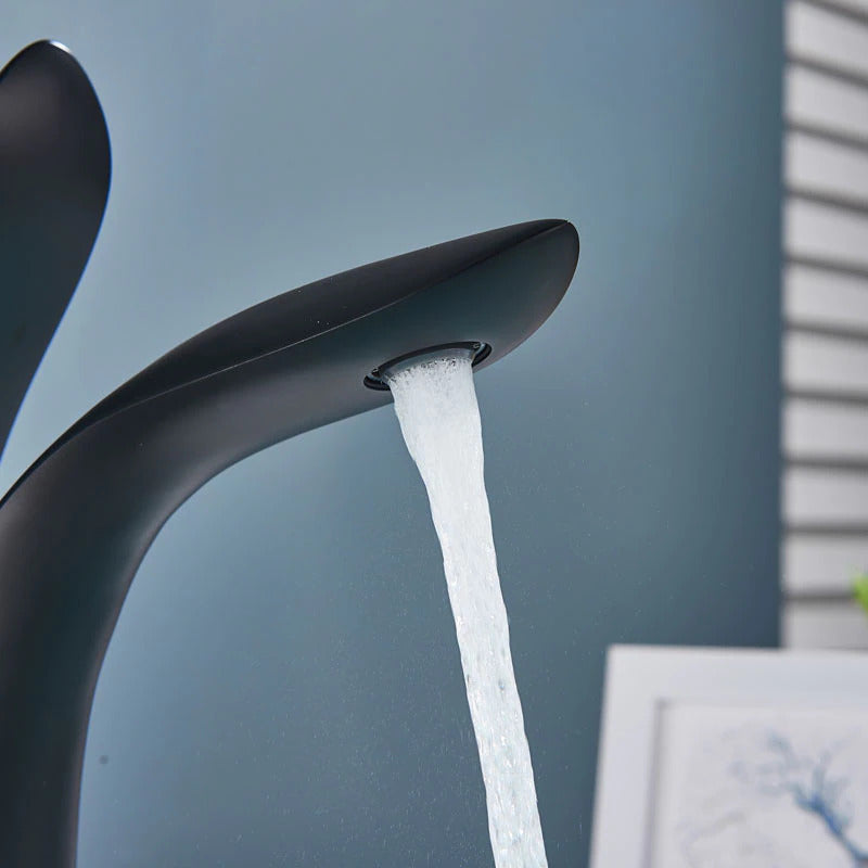 BowLift | Luxurious modern bathroom faucet