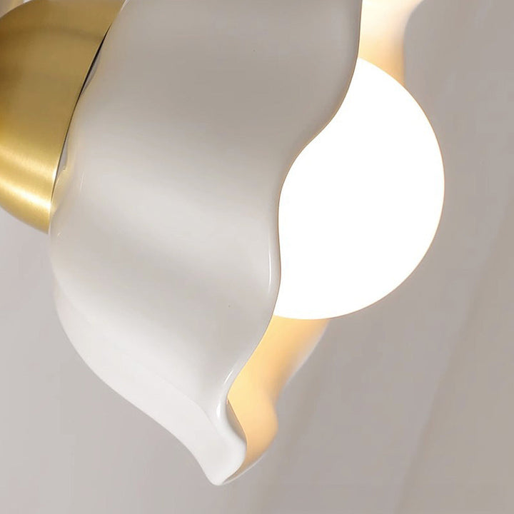 BowLift | Retro White Flowers Wall Lamp - Vintage Style for Your Interior