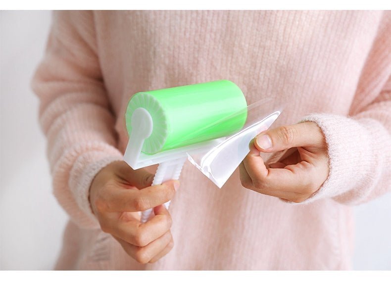 BowLift | Reusable Adhesive Brush for Dust & Lint