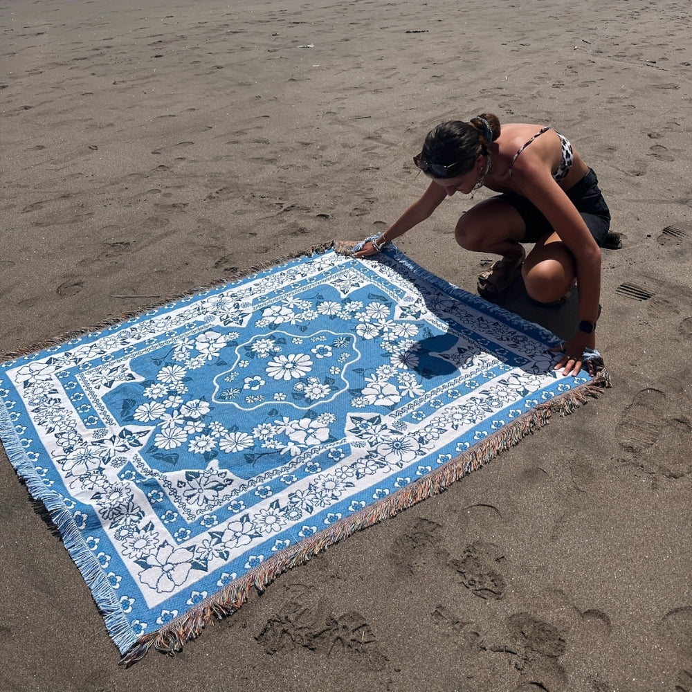 BowLift | Blue Daisy Bloom Boho Travel Outdoor Blanket
