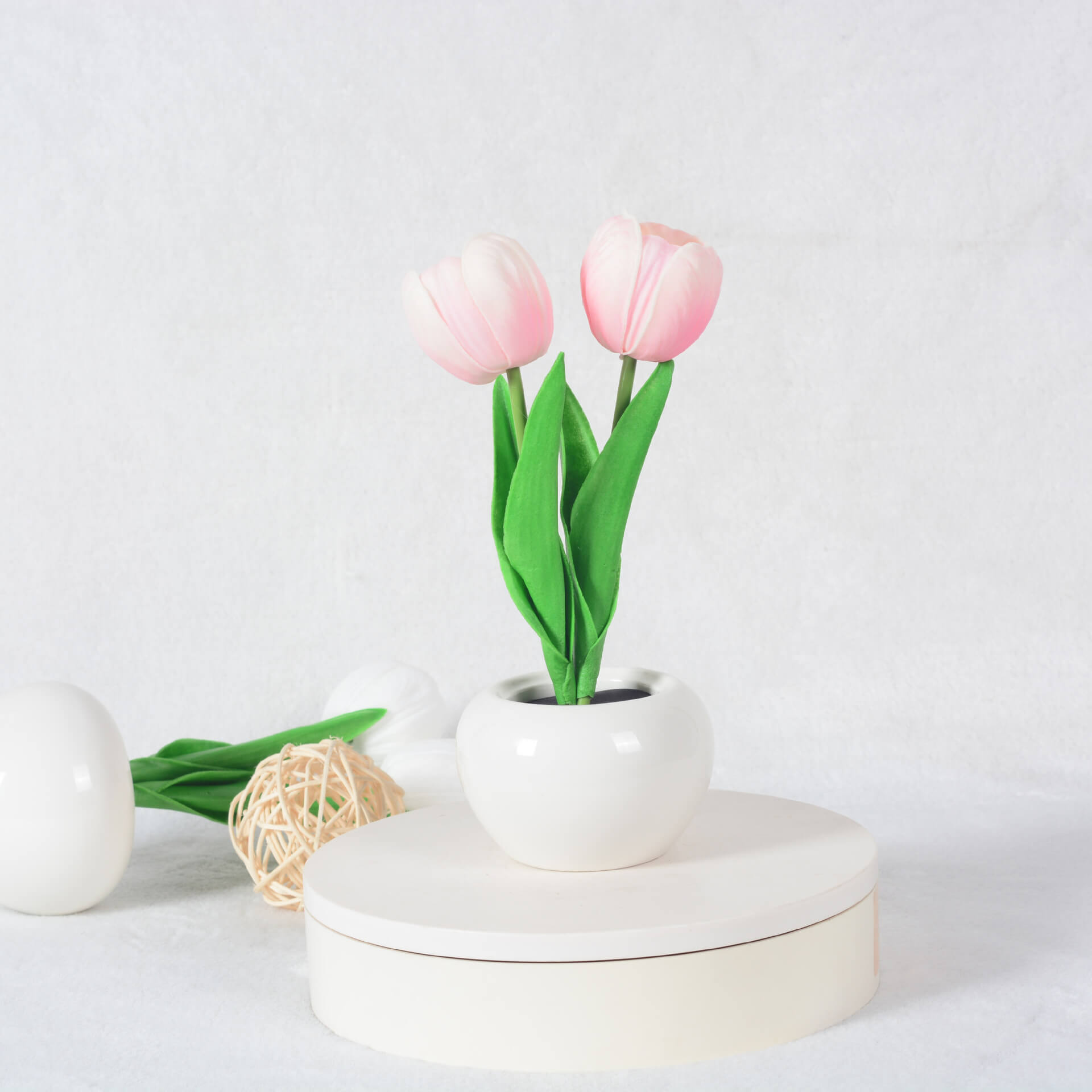 BowLift | Modern Creative Simulation Tulip Peony LED Night Light Table Lamp