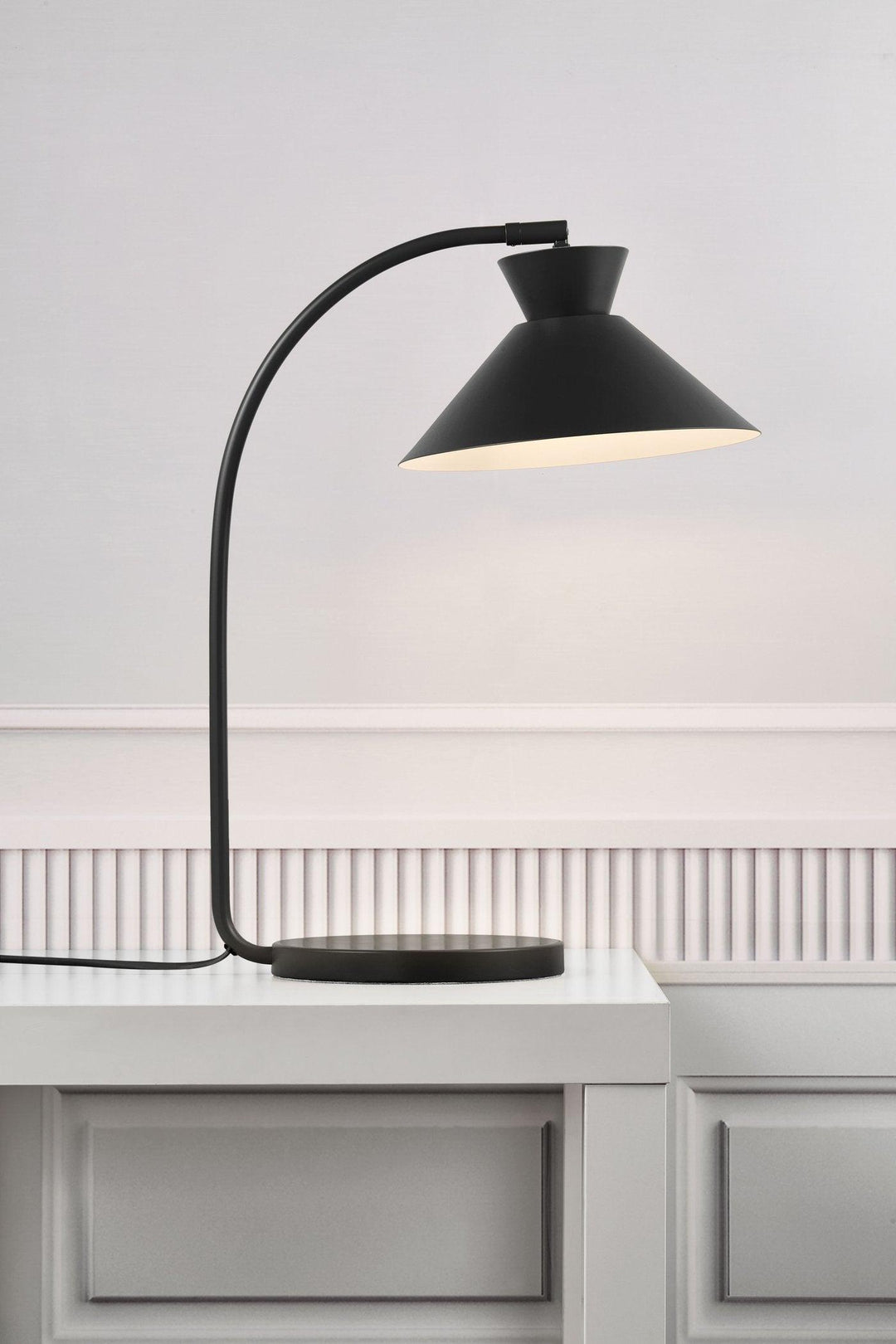 BowLift | Elegant Retro Lamp - for a Stylish Interior Transformation