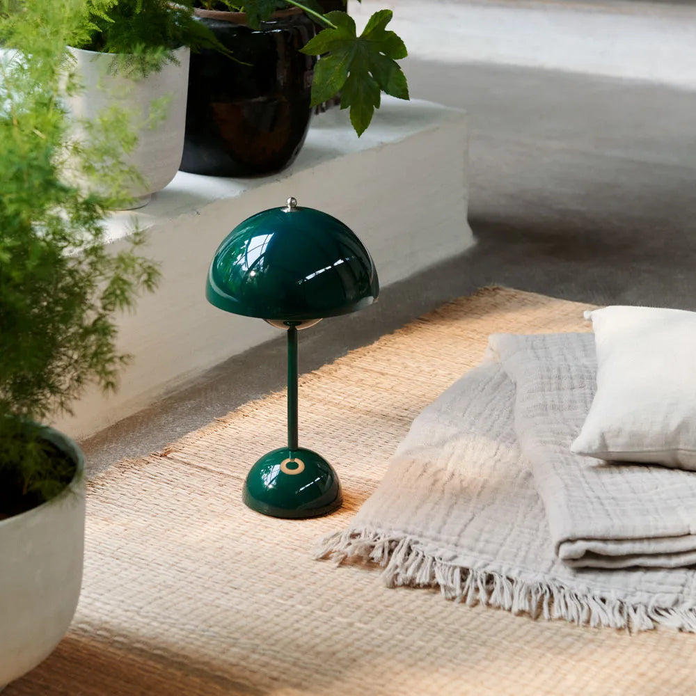 BowLift | Modern Table Lamp - Simple and Minimalistic