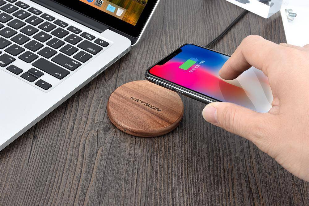 BowLift | Sustainable Qi Fast Charger made of Bamboo with Overheat Protection