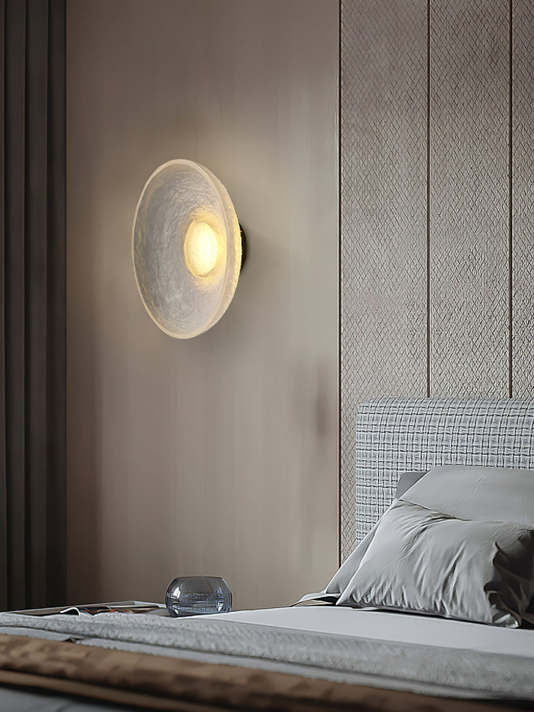 BowLift | Artistic Resin Wall Lamp