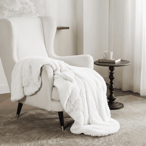 BowLift | Plush Faux Fur Blanket with Silky Touch & Elegant Fall
