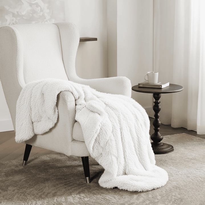 BowLift | Soft artificial fur blanket with velvet-like warmth