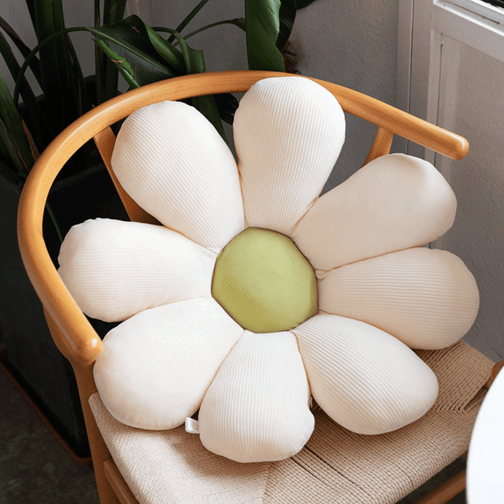 Fluffy Daisy Cushion | Bowlift