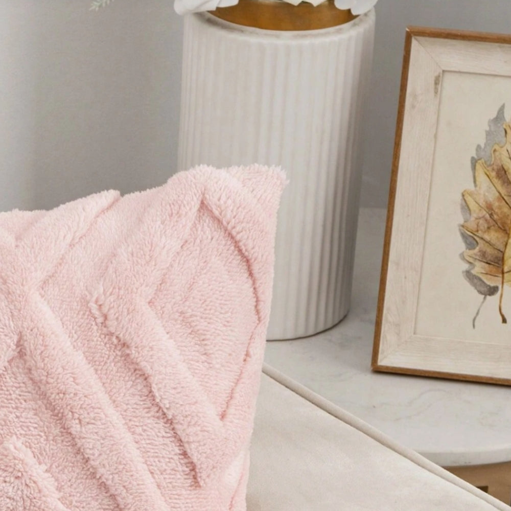 BowLift | Fuzzy Diamond Pattern Cushion Cover