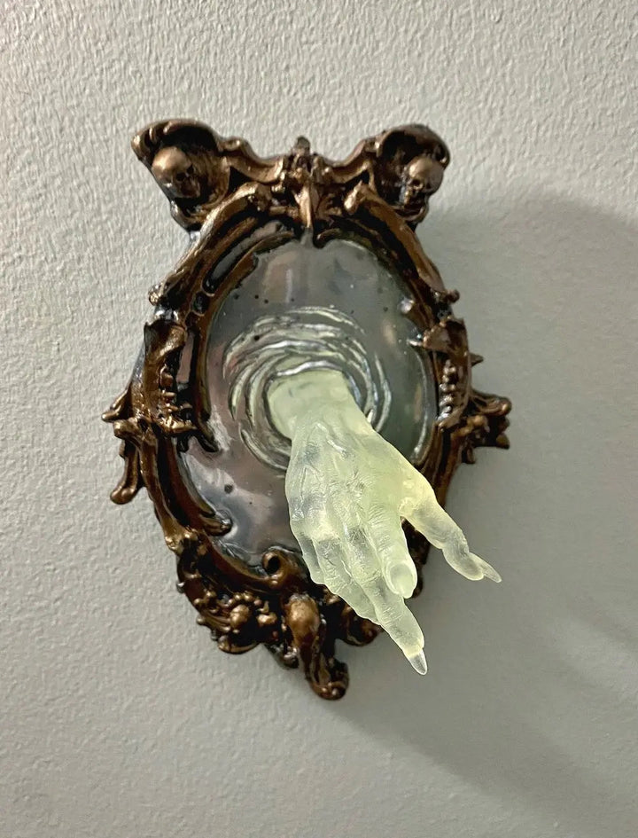 BowLift | Spirit in the Mirror – Shining 3D wall decoration made of resin for mysterious spaces