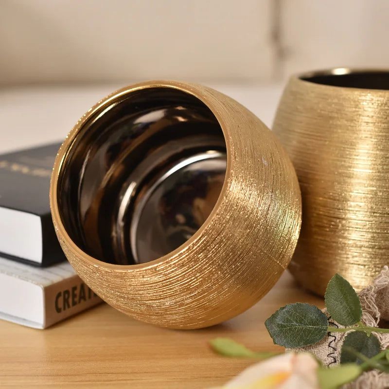 BowLift | Gold-coated flower pot