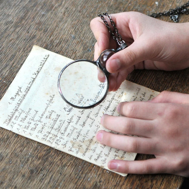BowLift | Magnifying necklace