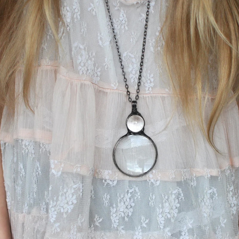 BowLift | Magnifying necklace
