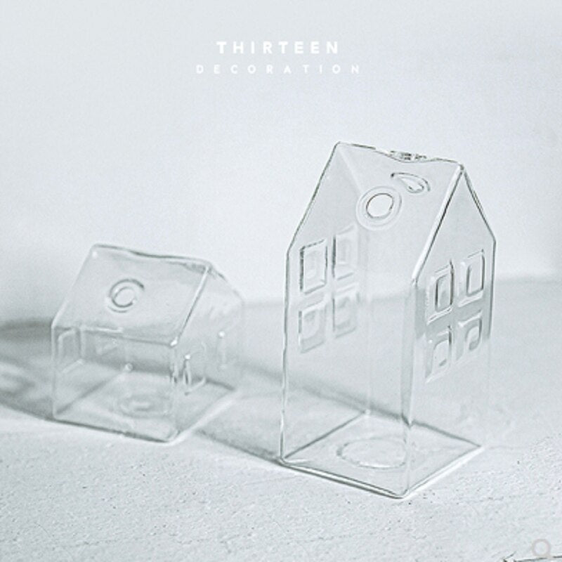 BowLift | Simple Mini House Glass Flower Vase