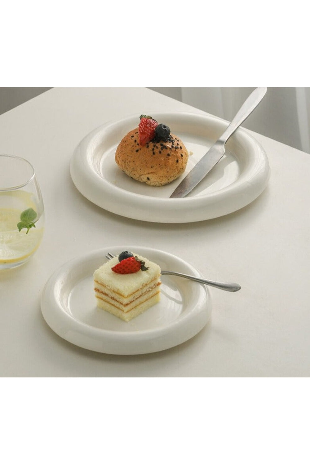 White ceramic plate | Bowlift