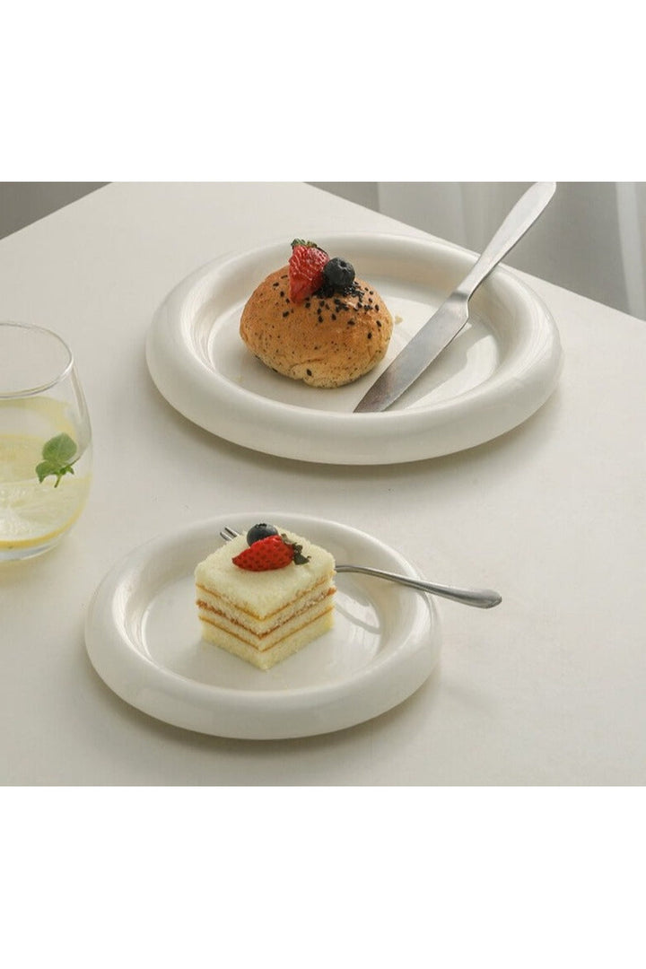 White ceramic plate | Bowlift