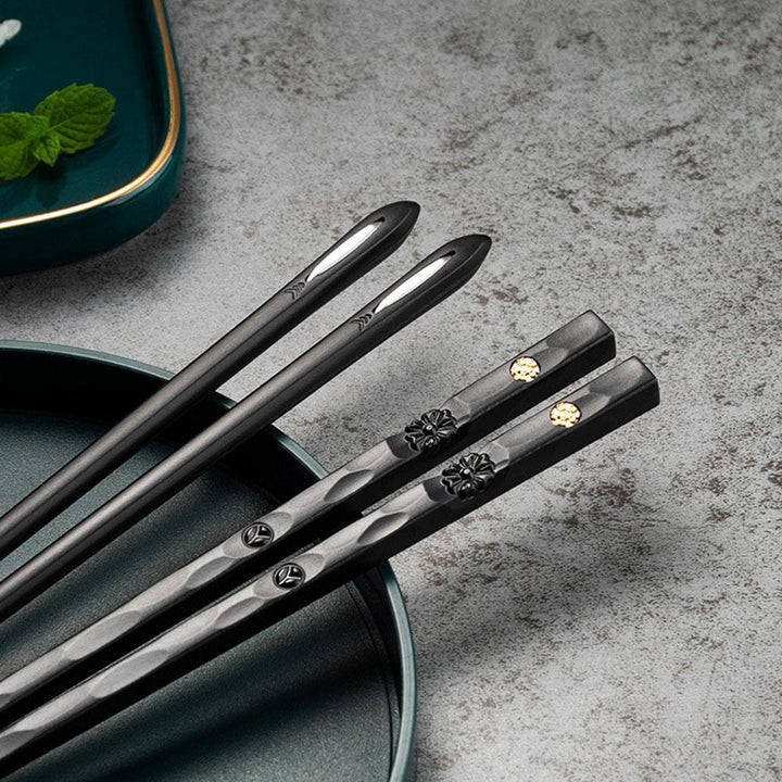 BowLift | Tradition and Class – Hand-Painted Chopsticks