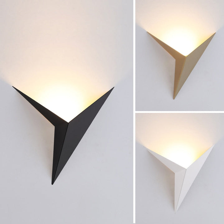 Modern Triangular Wall Lamp - TrigoLux | Bowlift