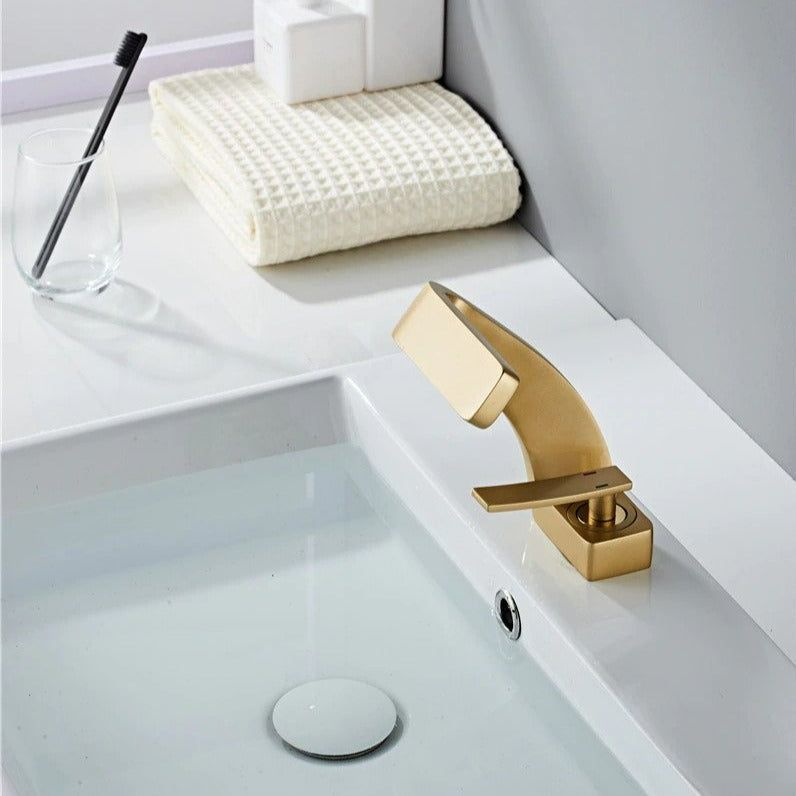 AquaArc Modern Kitchen Faucet Bowlift
