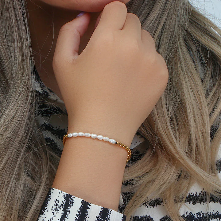 BowLift | Classic Twist Pearl Circle Lock Bracelet