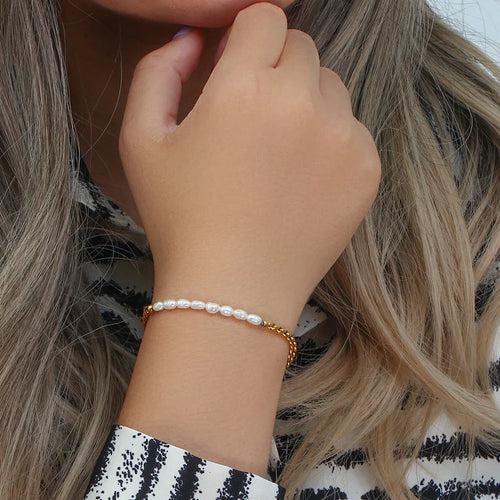 BowLift | Classic Twist Pearl Circle Lock Bracelet