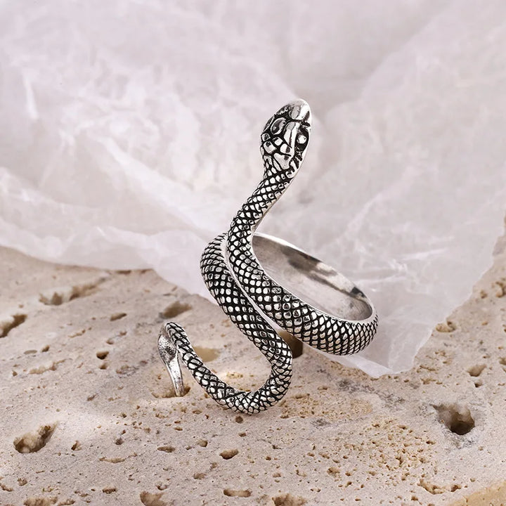 BowLift | Textured Snake Steel Ring