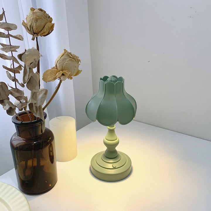 BowLift | Retro Lotus Desktop Lamp